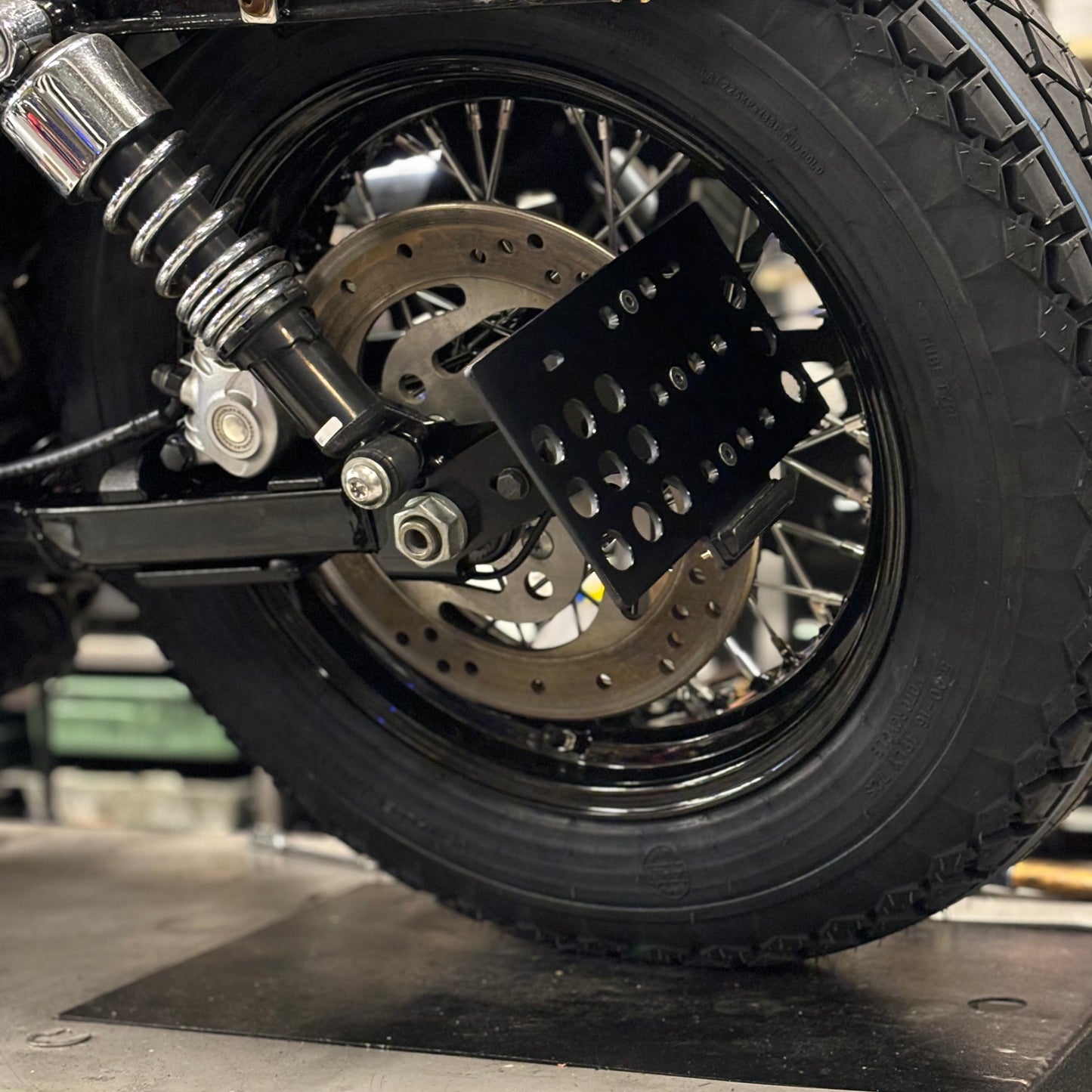 2004~XL スポーツスター用 オリジナルサイドナンバーブラケット For Sportster